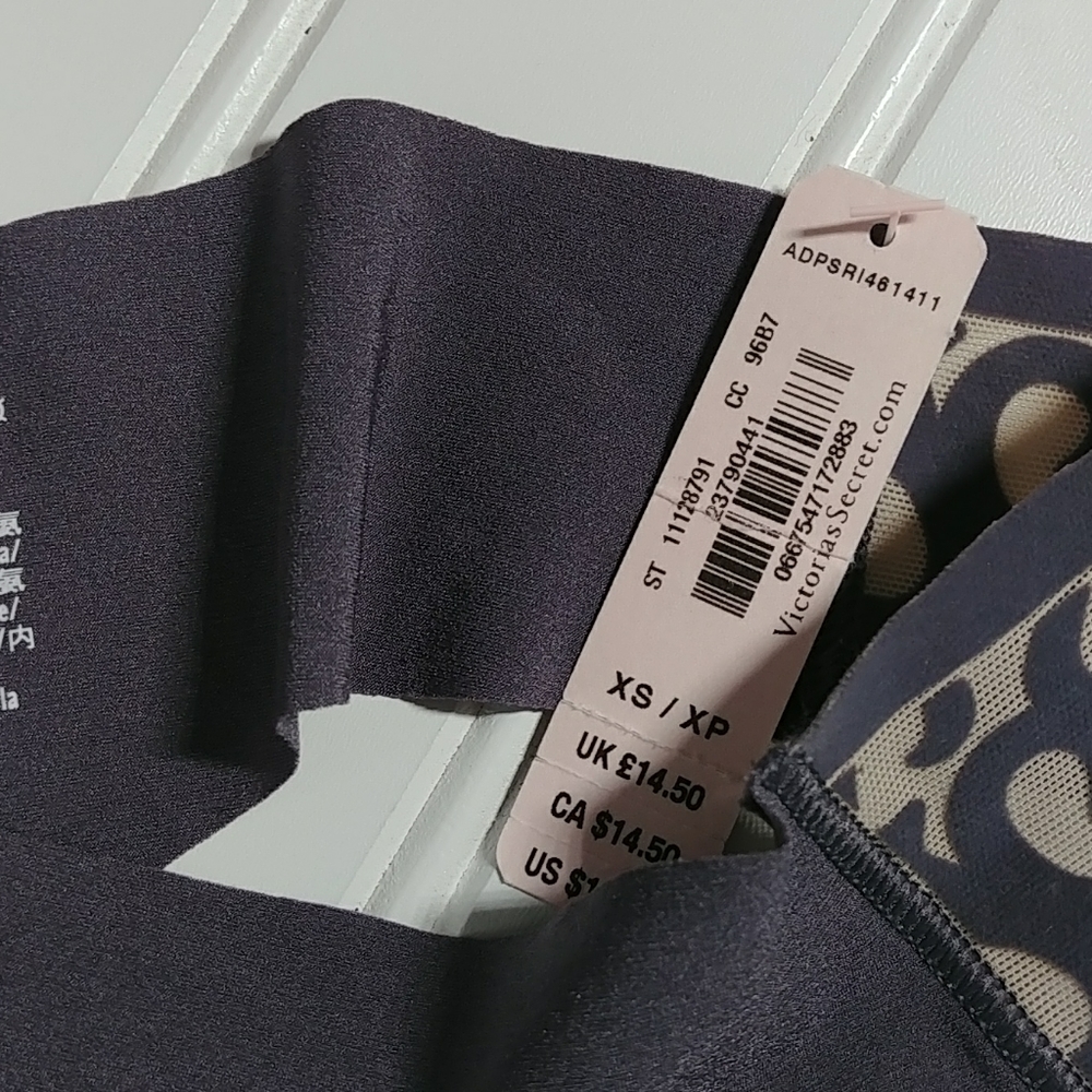 3/$25.- Victoria's Secret Seamless Scroll Thongs - Picture 8 of 9